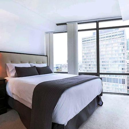 טורונטו Altitude Suites Bay Street - Holiday Bonus - Free Parking מראה חיצוני תמונה