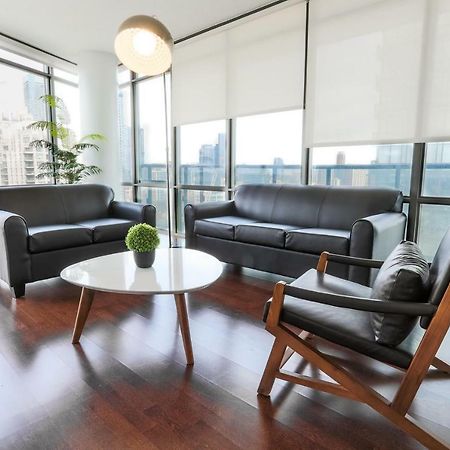 טורונטו Altitude Suites Bay Street - Holiday Bonus - Free Parking מראה חיצוני תמונה