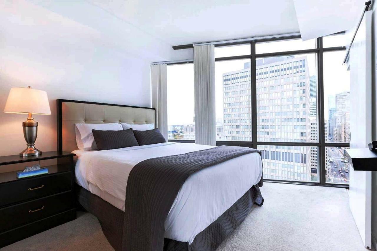טורונטו Altitude Suites Bay Street - Holiday Bonus - Free Parking מראה חיצוני תמונה