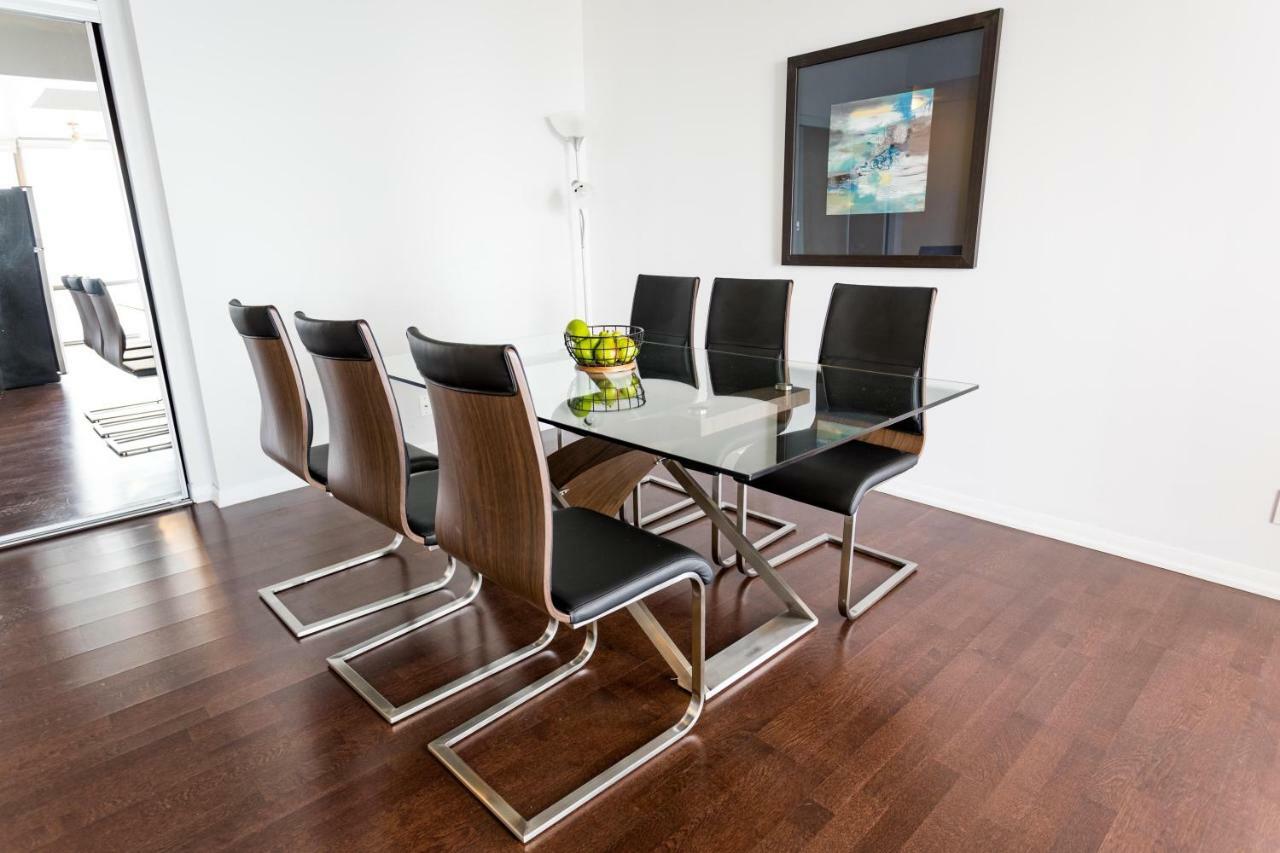 טורונטו Altitude Suites Bay Street - Holiday Bonus - Free Parking מראה חיצוני תמונה