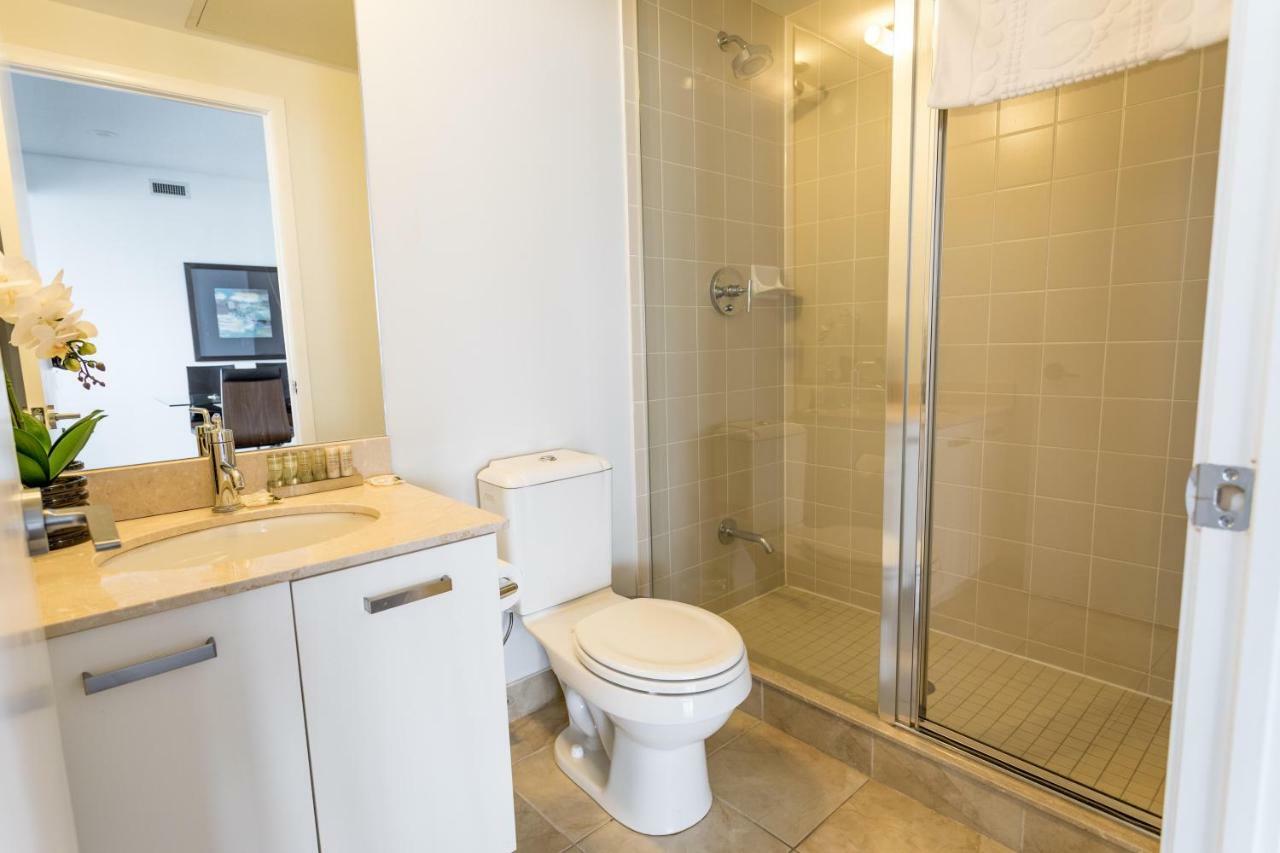 טורונטו Altitude Suites Bay Street - Holiday Bonus - Free Parking מראה חיצוני תמונה