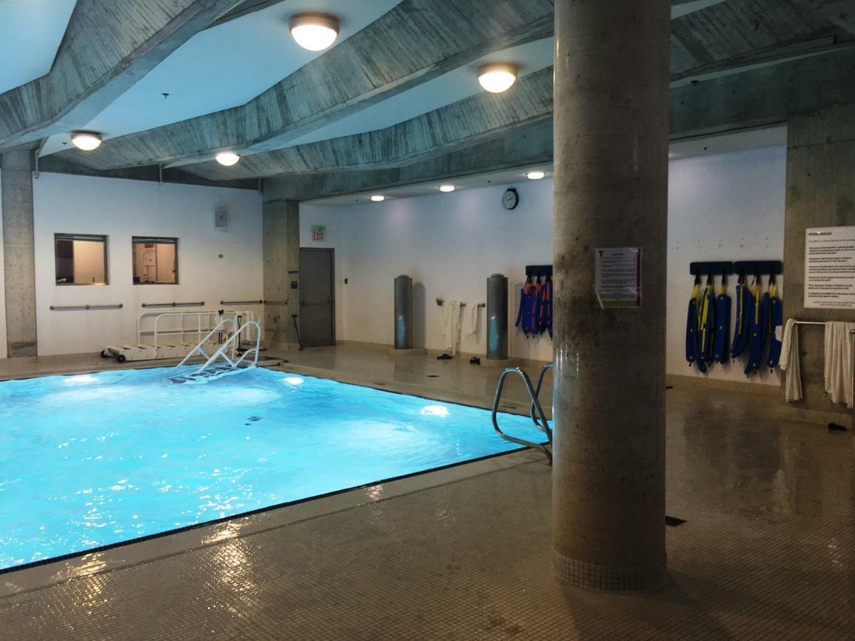 טורונטו Altitude Suites Bay Street - Holiday Bonus - Free Parking מראה חיצוני תמונה