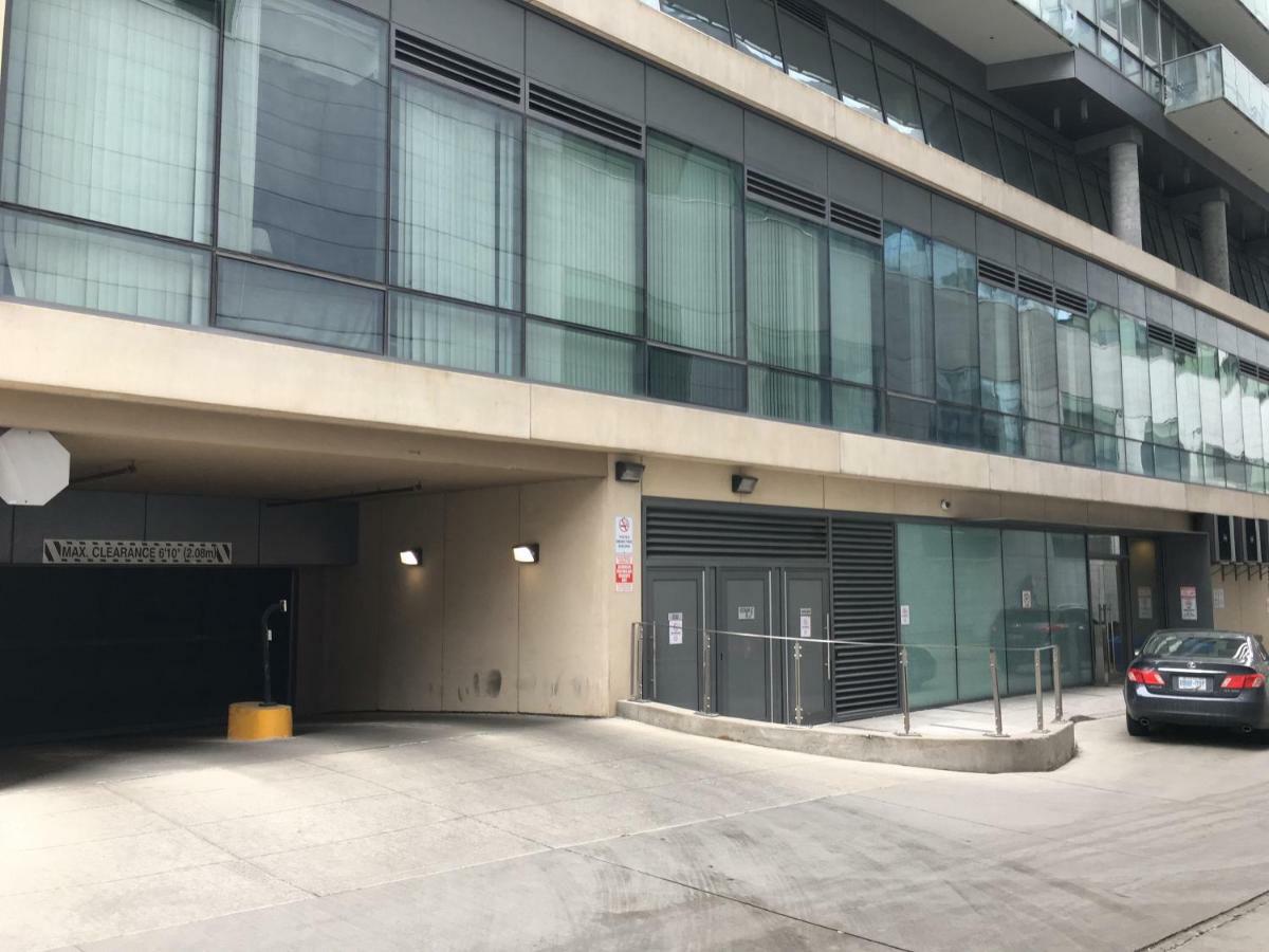 טורונטו Altitude Suites Bay Street - Holiday Bonus - Free Parking מראה חיצוני תמונה